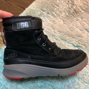 Boys size 1 UGG Kids boots. Style- Arren weather.